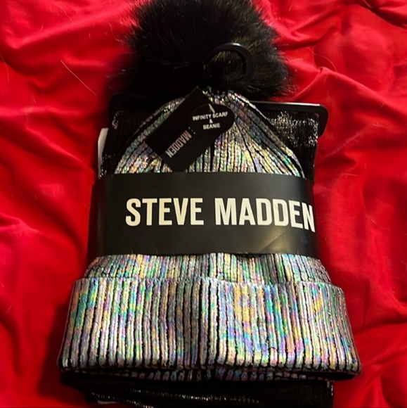 Steve Madden Beanie & Scarf - Picture 1 of 2